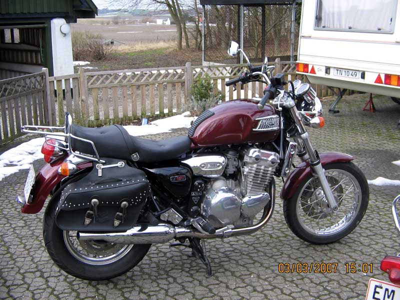 triumph thunderbird